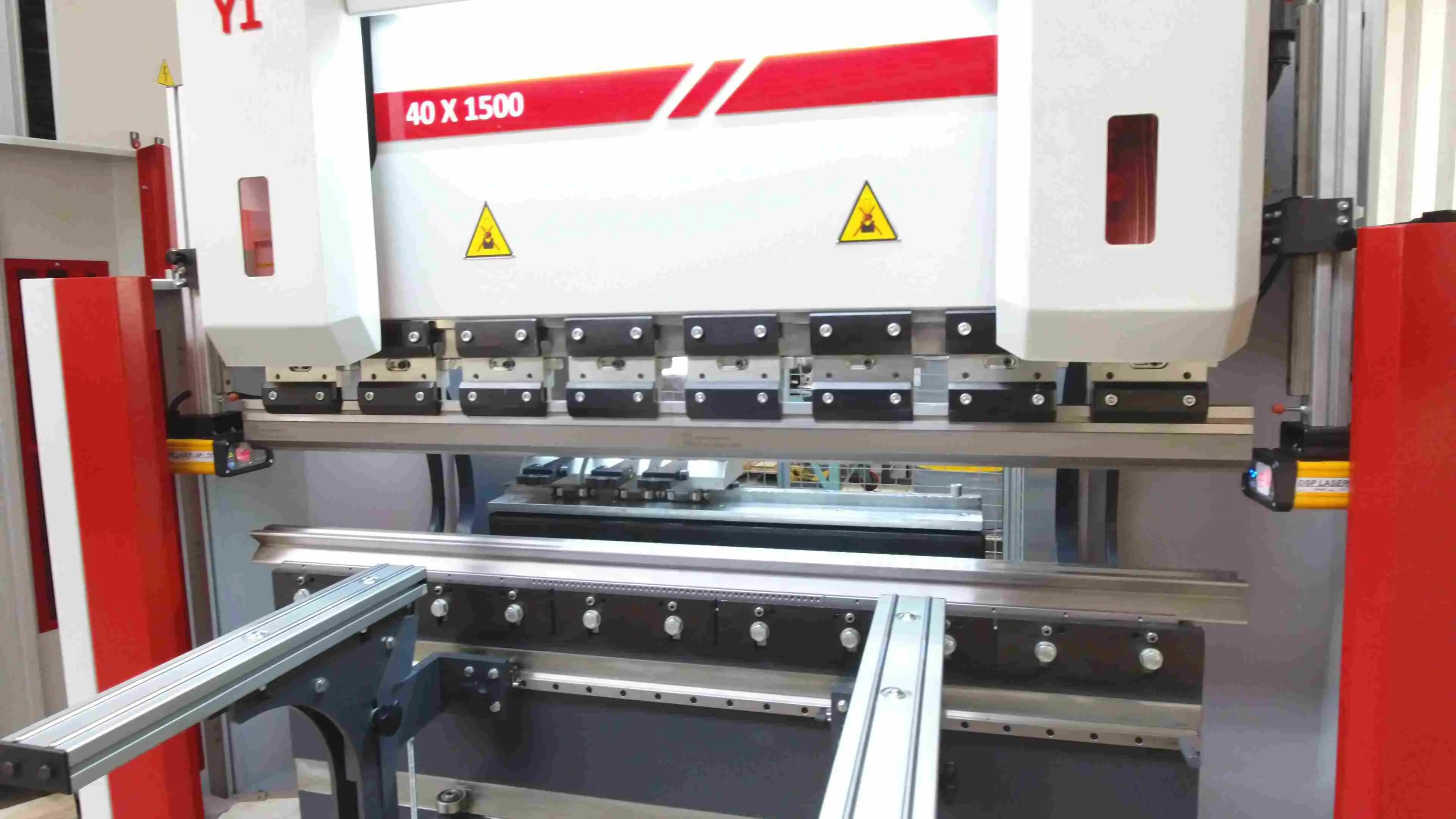 img/urunler/abkant_giyotin/cnc press brake.webp